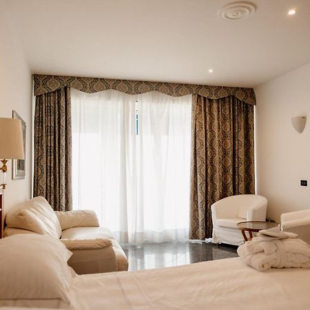 Grand Hotel Mediterranee Алассио Экстерьер фото