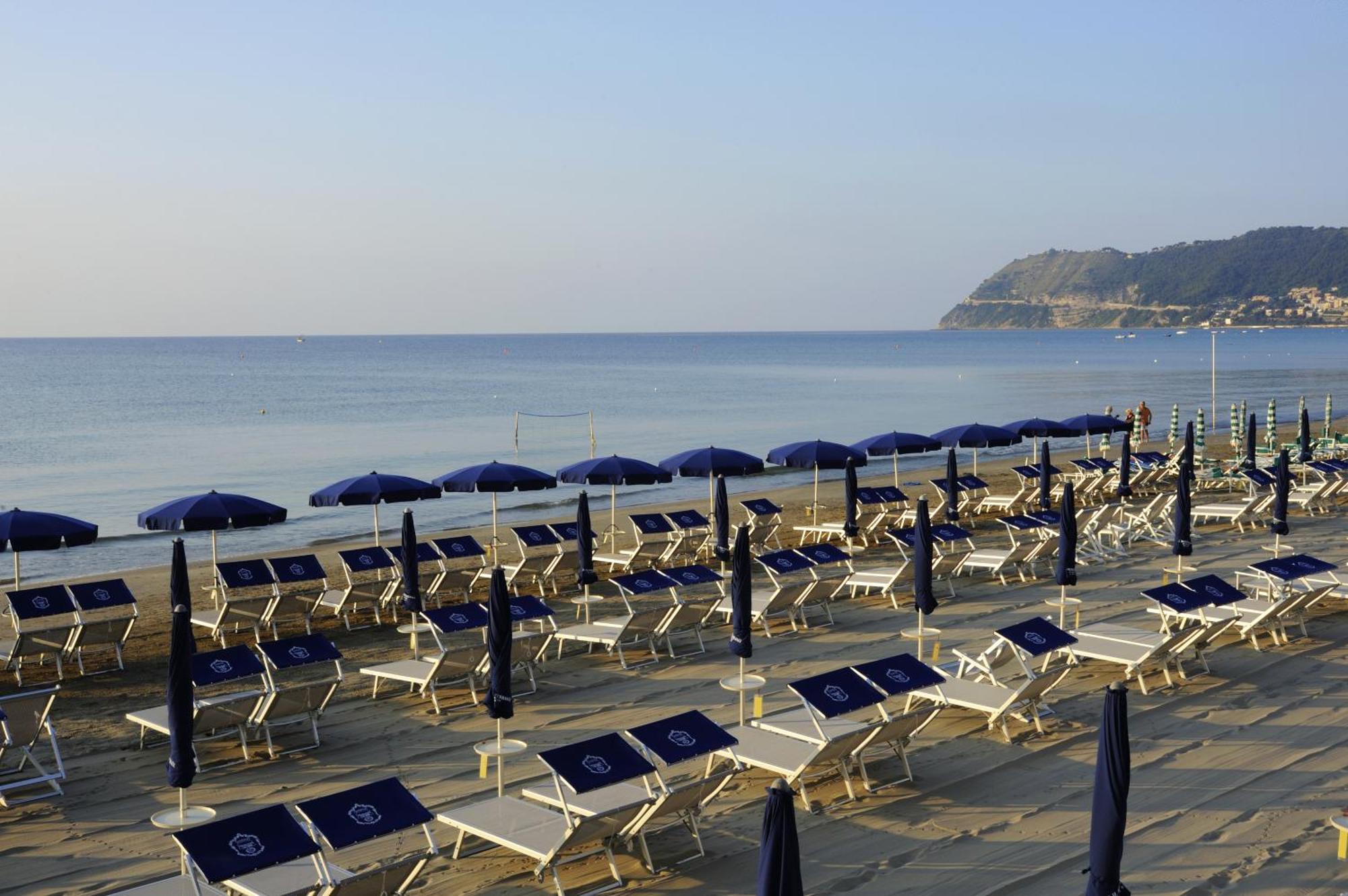 Grand Hotel Mediterranee Алассио Экстерьер фото