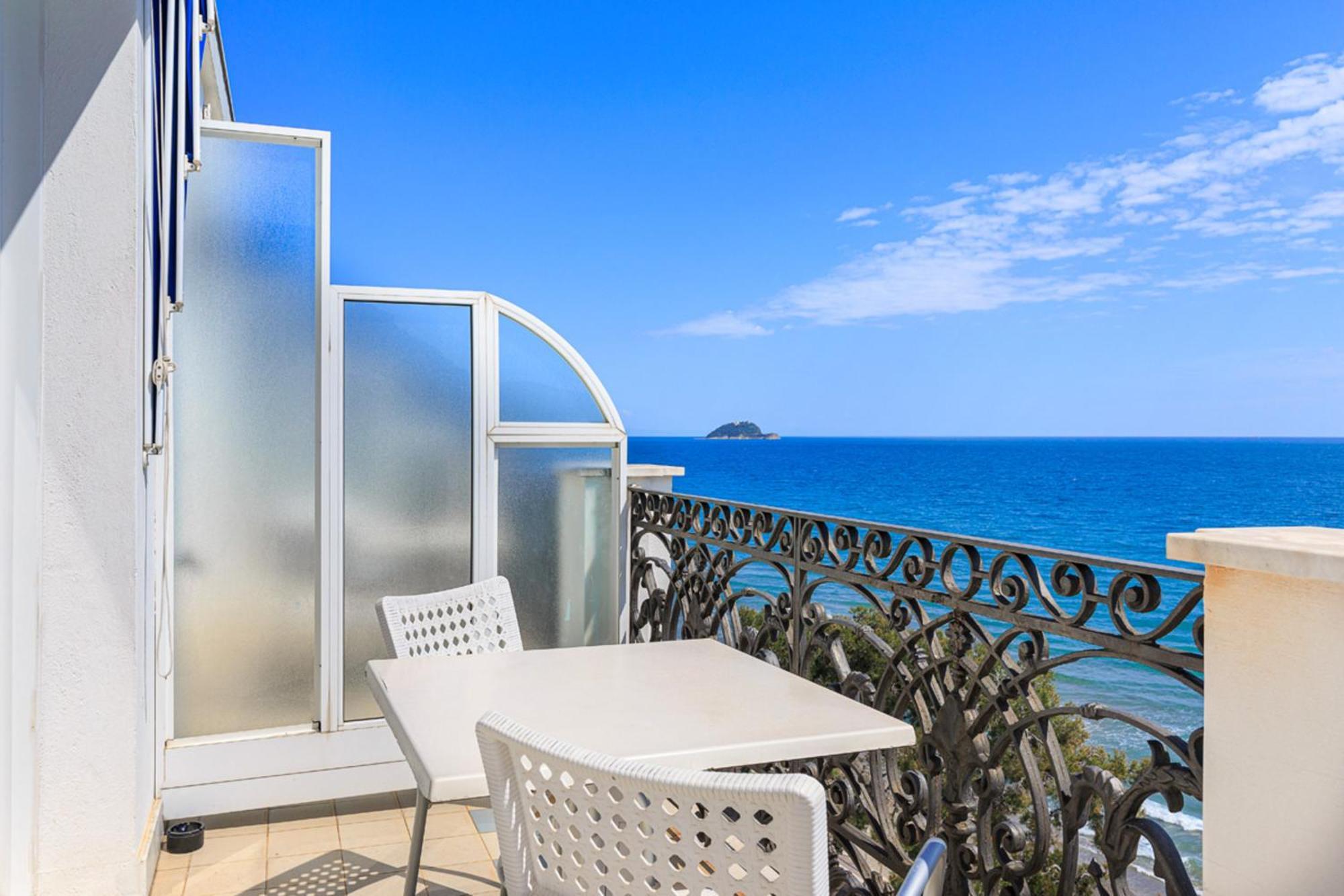Grand Hotel Mediterranee Алассио Экстерьер фото