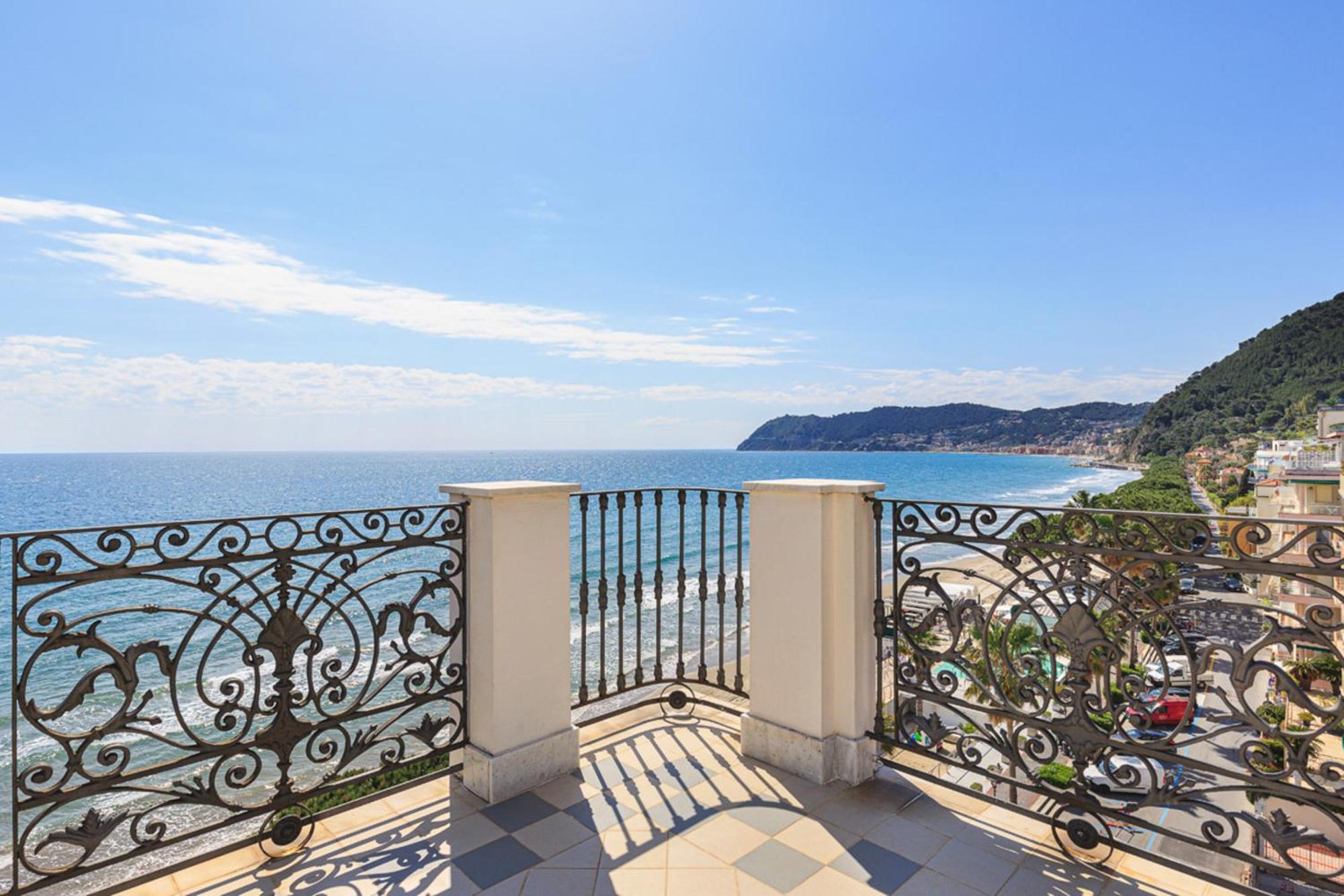 Grand Hotel Mediterranee Алассио Экстерьер фото