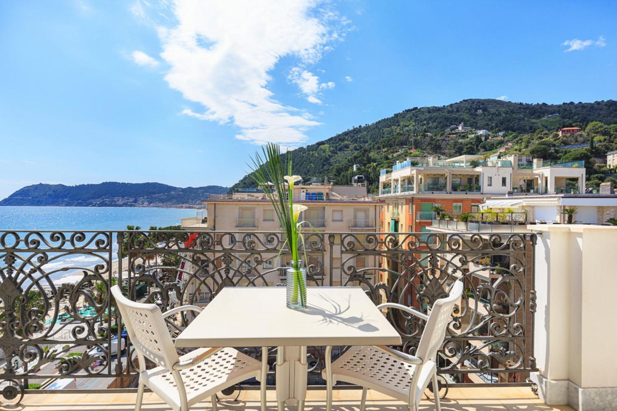 Grand Hotel Mediterranee Алассио Экстерьер фото