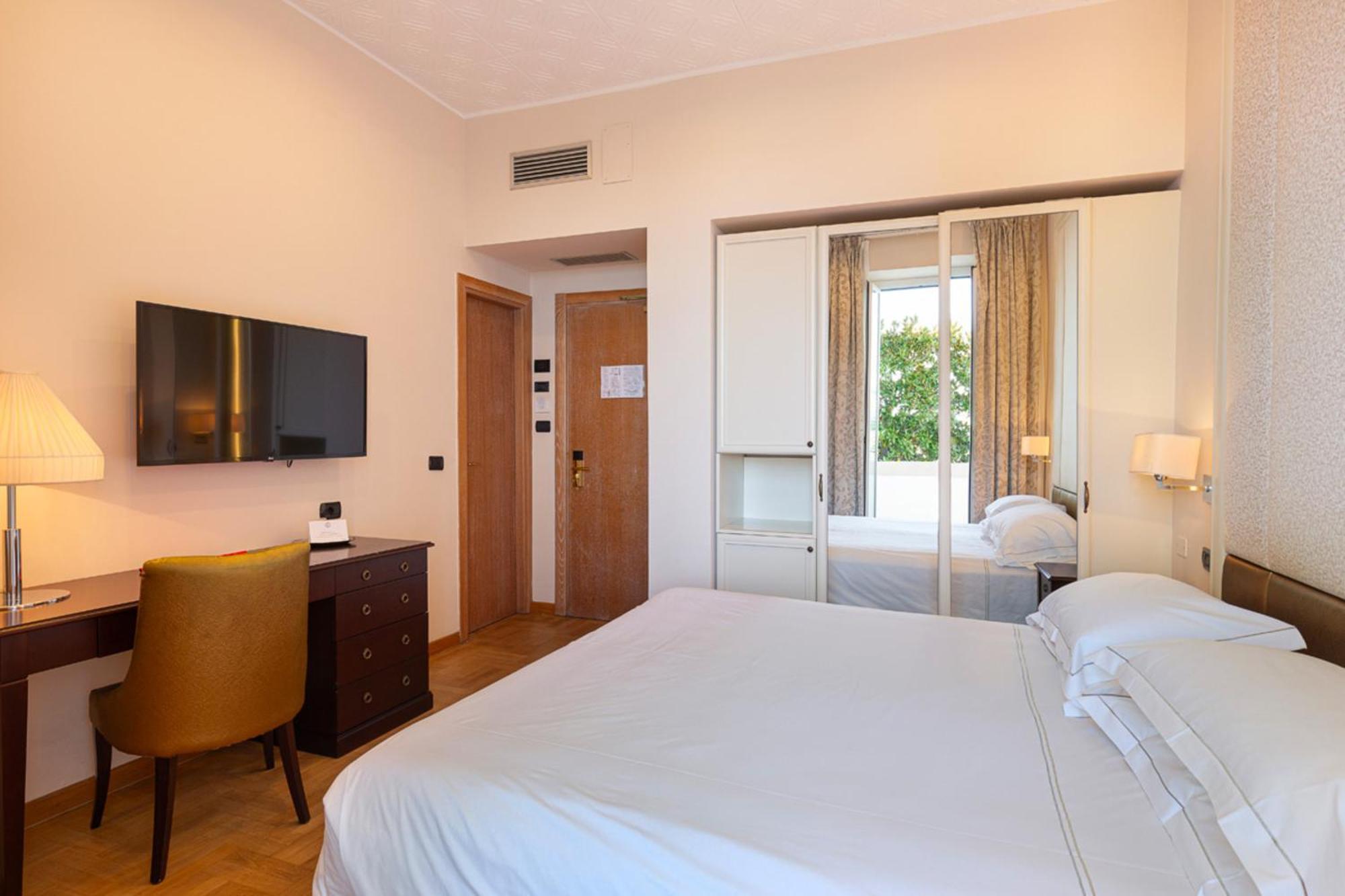 Grand Hotel Mediterranee Алассио Экстерьер фото