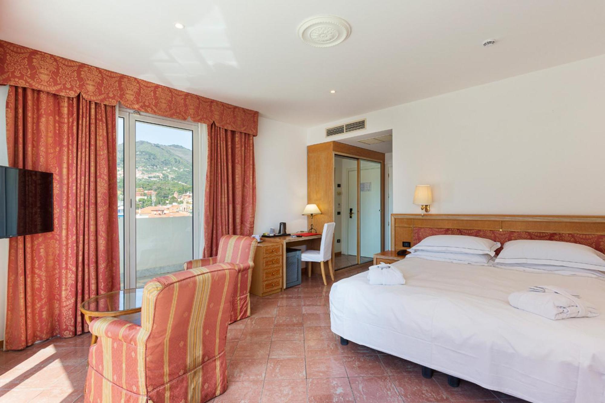 Grand Hotel Mediterranee Алассио Экстерьер фото