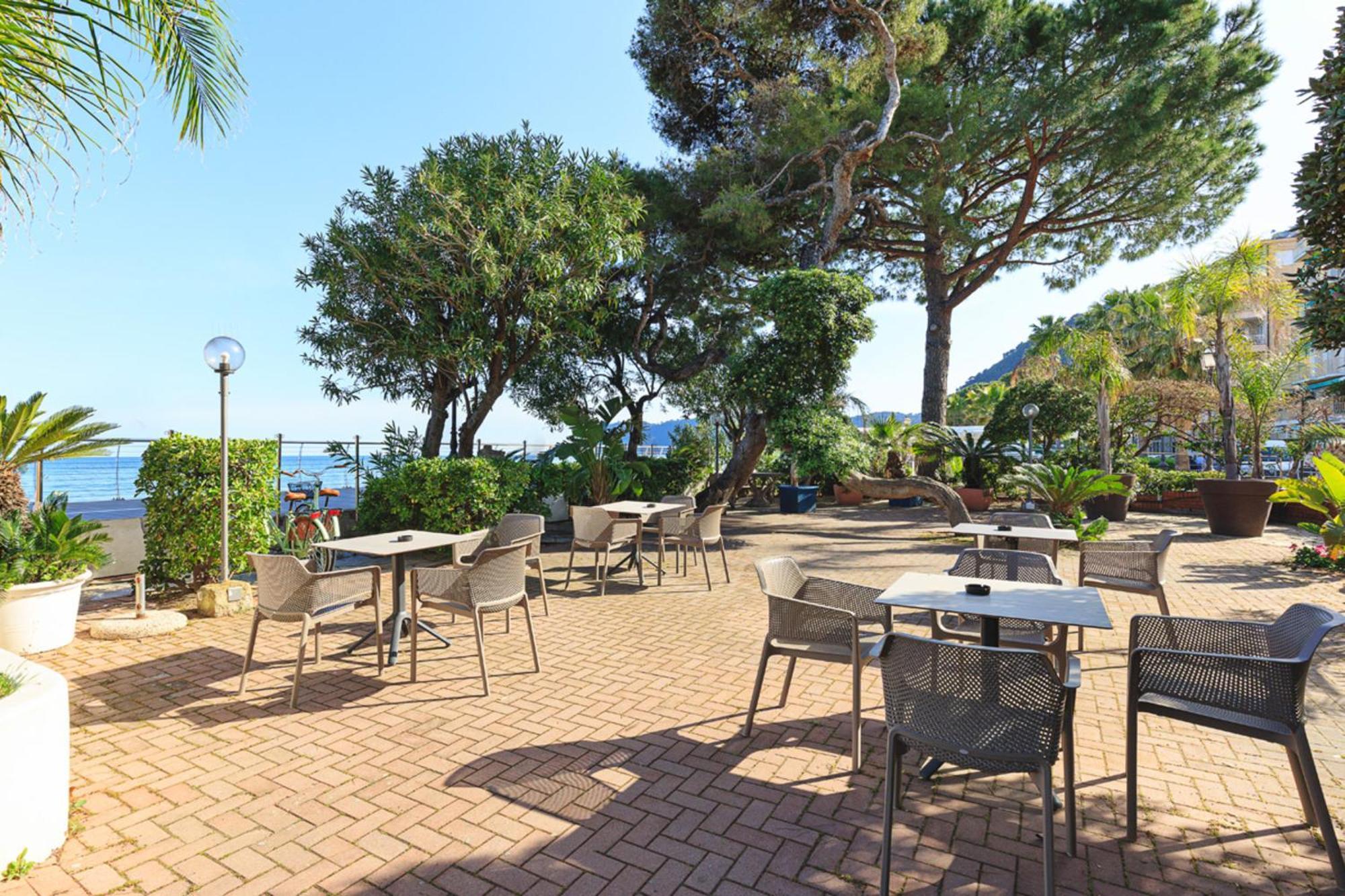Grand Hotel Mediterranee Алассио Экстерьер фото
