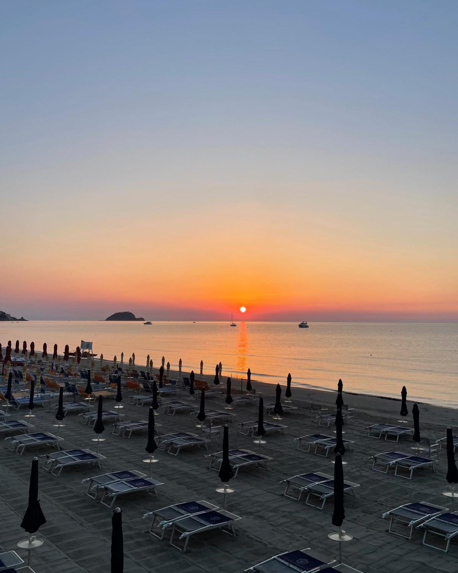 Grand Hotel Mediterranee Алассио Экстерьер фото
