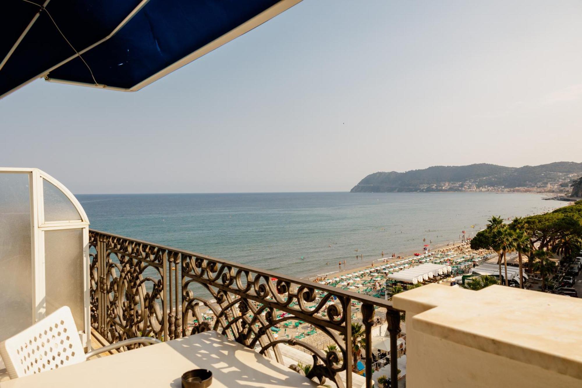 Grand Hotel Mediterranee Алассио Экстерьер фото